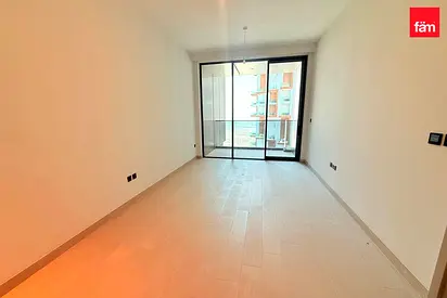Rare HighFloor 1br | Creek & MBR City