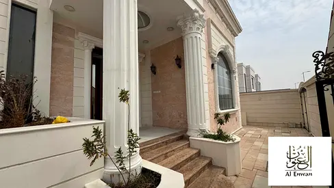 Villa for sale 5 bhk zone c ,in tilal city , Freehold