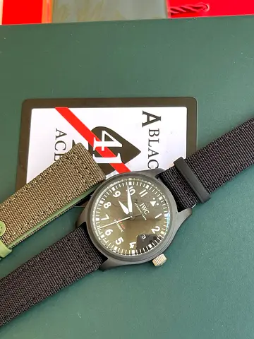 IWC Pilot's Watch super master quality💯 Swiss machine from Switzerland Automatic TOP GUN featuring