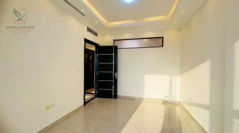 فرصة مميزة للإيجار في عجمان غرفتين وصالة الروضة 3 تشطيب راقٍ حمامين بلكونة وباركن خاص قرب مطعم بحر الإمارات سهل المخرج لدبي والشارقة