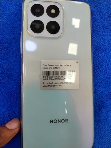 Honor smartphone in good condition - 4-camera back, white