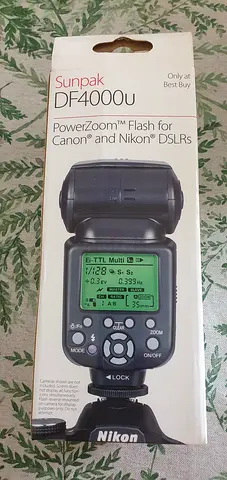 Nikon-compatible Sunpak DF4000U Flash (Boxed) - Works with Canon/Nikon DSLRs