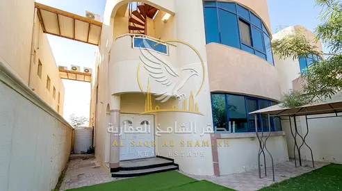 للإيجار فيلا مستقلة في منطقة الرفاعة بإمارة الشارقة تتميز بتصميم عملي وتوزيع داخلي مناسب للعائلات