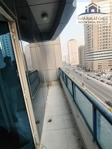 الخان، شارع الخان، بالقرب من بحيرة الخان وشاطئ الخان، بجوار أكواريوم الشارقة، منطقة حيوية وقريبة من الخدمات والمطاعم والمحلات والمواصلات، الشارقة