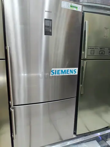Siemens latest model IQ-700 bottom freezer fridge freestanding 750 liter