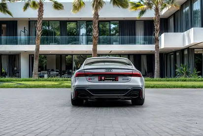 صورة 5 لـ 2021 AUDI RS7