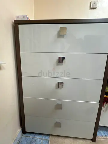 5-door modern wardrobe with glossy white fronts and brown frame