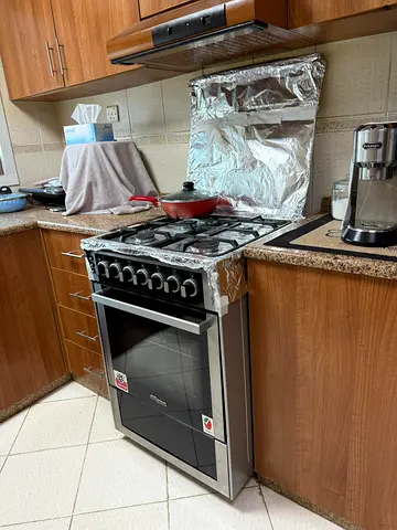 Used freestanding gas cooker with oven - good working condition