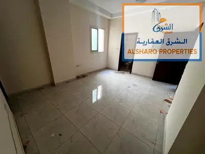 استديو ثاني ساكن مطبخ منفصل مساحه كبيره بنايه جديده سهولة الوصول إلى الشارقة ودبي