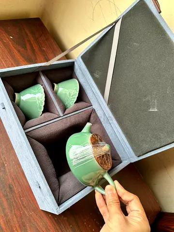 Chinese-style Celadon Tea Set with Carrying Case - 3pc