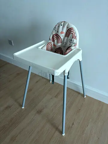 Practical Baby High Chair with Removable Tray and Padded Seat Insert