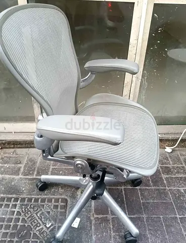 Selling for Herman Miller Areon chair size B size and C available