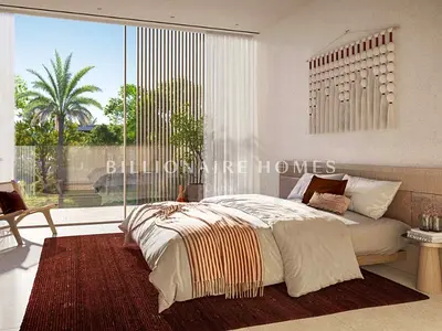 Close to OP | Single Row | Beachfront villa