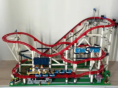 Retired LEGO set 10261