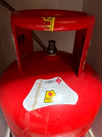 22 Kg red LPG gas cylinder - single unit (used)