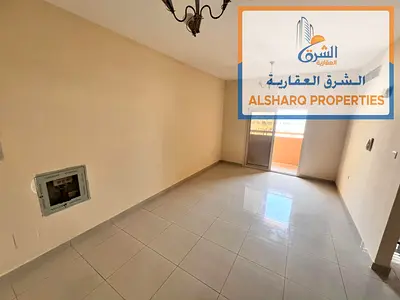 غرفة وصالة بلكونة بإطلالة مفتوحة مساحة كبيرة جدًا بنايه جديده وعائلات