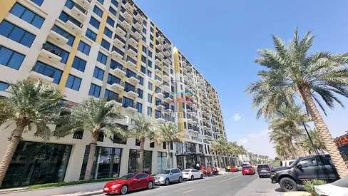 Studio Apartment in Town Square with Landmark View