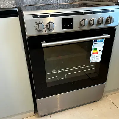 Price down! Stainless steel freestanding electric oven and cooker - good condition