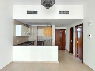 Vacant Now |Bright Layout |Balcony |Fitted Kitchen