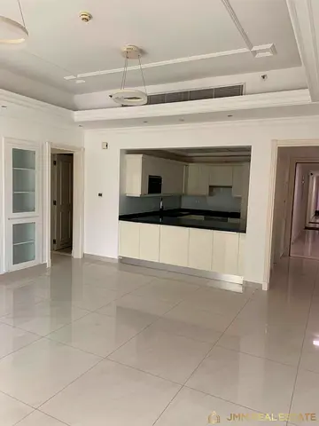 Spacious Layout | Vacant | Fitted Kitchen