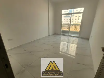 غرفه وصاله/ 2بلكونه اطلاله بحرية/تاني صف كورنيش عجمان/مطعم خلف ثمار البحر/بجوار جميع الخدمات