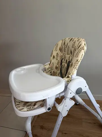 Baby high chair with removable tray - good condition