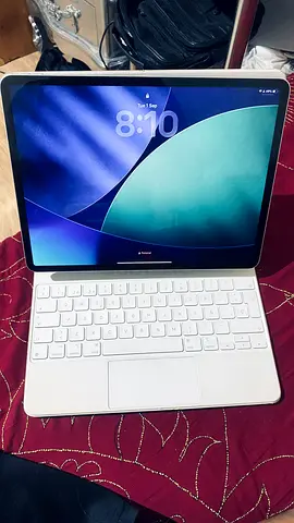 Apple iPad Pro 12.9 (4th Gen) 1TB Wi-Fi + Magic Keyboard⁠
