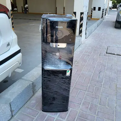 Bottom load water dispenser