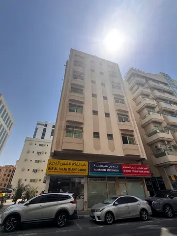 للبيع بناية سكنية وتجارية في الشارقة – منطقة الغوير