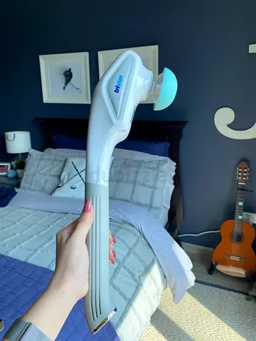 Handheld electric body massager - long reach, used good condition