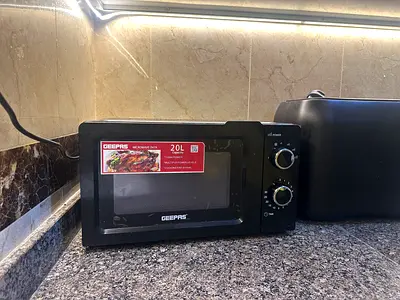 Geepas 20L Compact Microwave Oven - Good Working Condition