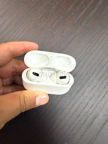 Apple AirPods Pro (1st gen) with Wireless Charging Case - Good Condition