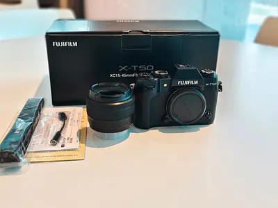 Fujifilm xt50 with lens 15-45mm and box