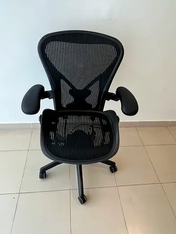 Herman miller Aeron size B fully loaded