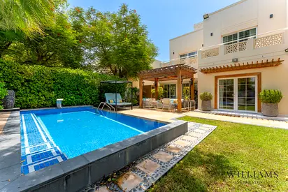 DESIRABLE LAYOUT | PARK BACKING |INTERNAL LOCATION