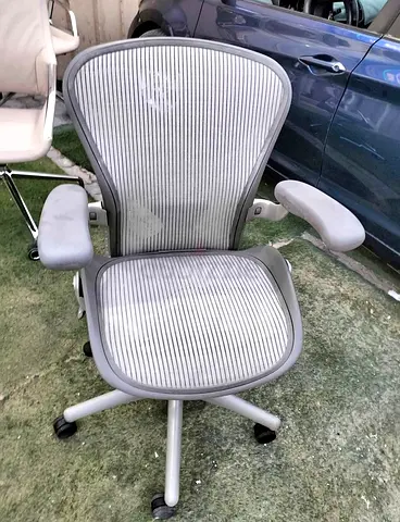 For selling Herman Miller Areon classic chair size B size and C available