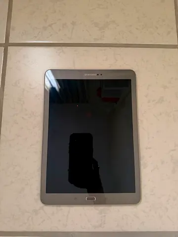 Samsung Galaxy Tab (9.7inch) - Good working condition