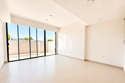 True Corner | Large Pot | Close to Pool & Park
