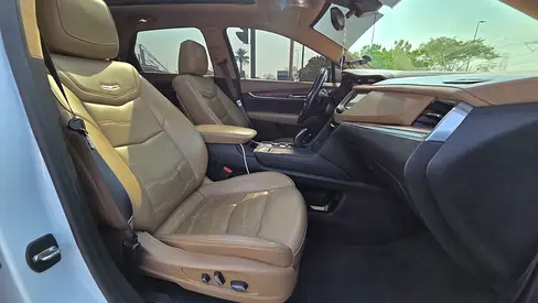 صورة 10 لـ 2021 Cadillac XT5