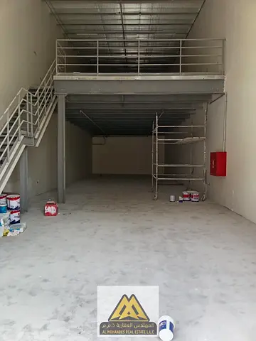 Industrial warehouses with varying sizes, 20 kW electricity, and multiple options suitable for storage, workshops, and industrial activities.