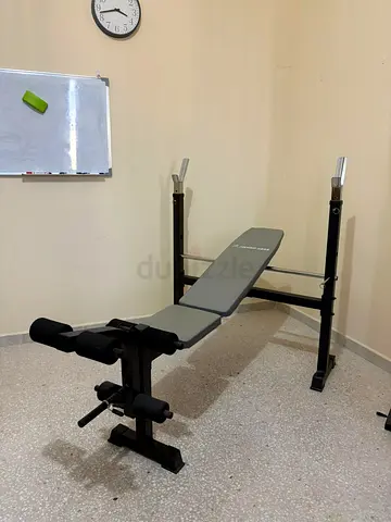 Adjustable Weight Bench rarely used - negotiable