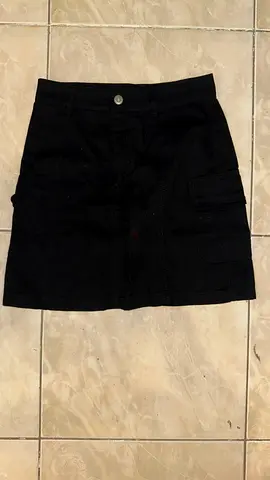 Black cargo mini skirt - size S