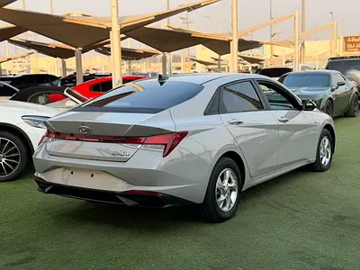 2022 Hyundai ELANTRA — миниатюра 5