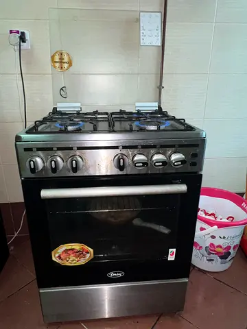 Used freestanding gas cooker with oven - good working condition