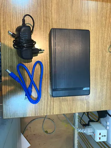 Portable 3.5" SATA External HDD Enclosure with Power Adapter and USB Cable + USB 128 GB FOR FREE