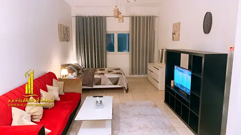 استديو مفروش للإيجار الشهري 🏡 في عجمان وان تاور ، الراشدية 3 ✔️ شامل الفواتير والإنترنت و الباركنج ⚡📶 جاهزة للسكن فورا !