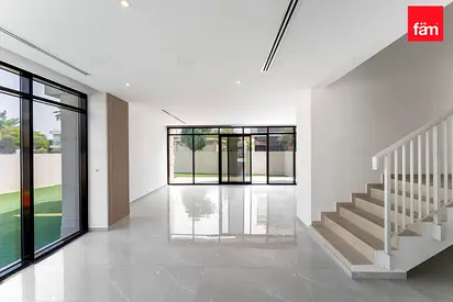 Spacious Corner Plot I Impeccable Facade I Vacant