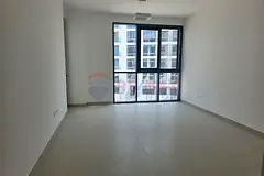 PRIME LOCATION - WATERFRONT VIEW - LUXURY LIVING