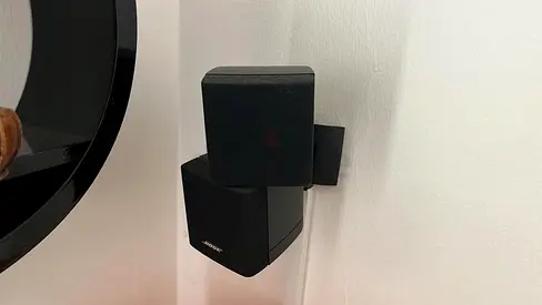 Bose cube bookshelf speakers (pair) - compact wall-mountable