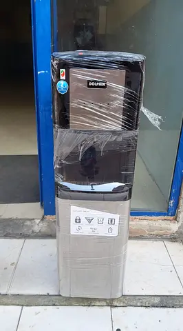 Bottom load water dispenser